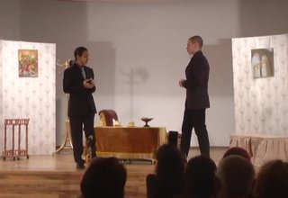 Възпитаници на Марконис днес представиха пиесата на Оскард Уайлд „Колко важно е да бъдеш сериозен” на английски език Скрийншот