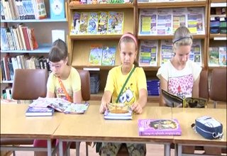 И градската библиотека се включи в лятната академия за деца Скрийншот