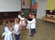 Осмомартенски поздрави от деца и ученици за жените в училището