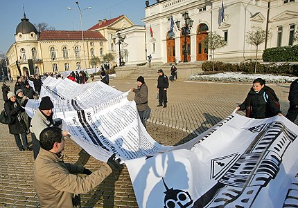 Спрете войната срещу нас, призоваха учени в студа