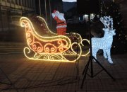 Коледното градче в центъра на Етрополе продължава да събира хора
