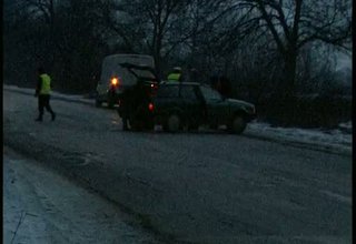 Два леки автомобила се удариха челно на пътя между Ботевград и Врачеш вчера Скрийншот