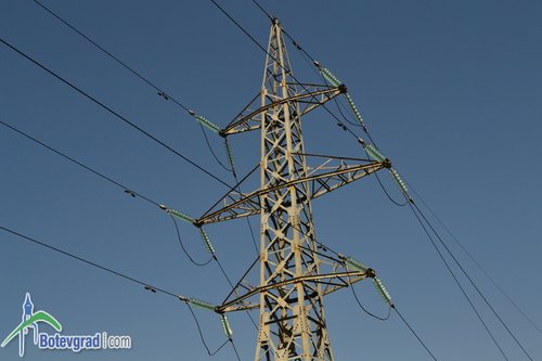 Екипи на ЧЕЗ Разпределение работят за отстраняване на авария в Ботевград