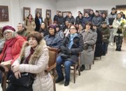 Младата художничка Снежина Димитрова представя 21 свои творби в първата си самостоятелна изложба в Ботевград