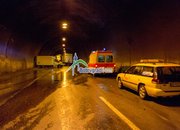 Екипи на ОДМВР-София,  СДВР и ГДПБЗН оказват съдействие на мястото на верижната катастрофа в тунел „Витиня“