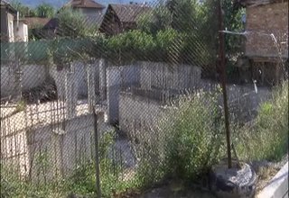 Незавършен строеж от шест години е развъдник на жаби и комари Скрийншот