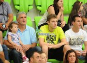 Фамилия Везенкови гледа волейбол в Арена Ботевград