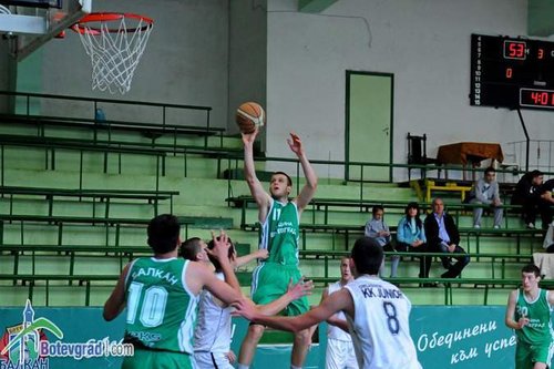 Филип Каменов е в състава на юношите за Европейското първенство