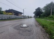 Вода извира от канализационите шахти в Зелин