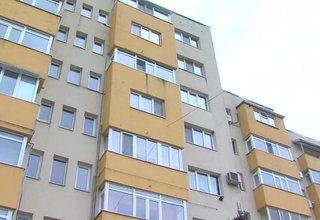 63-годишна жена се уби, падайки от висок етаж на блок в квартал Север Скрийншот