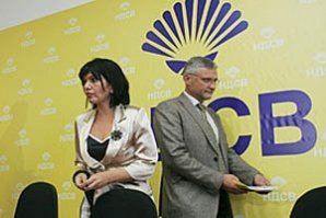 След лидера и политическият съвет на НДСВ подава оставка