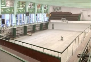 Вижда се краят на ремонта на старата спортна зала в Ботевград "Георги Христов" Скрийншот