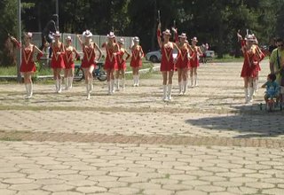 Автомобилен ретро парад за четръта година в Ботевград Скрийншот