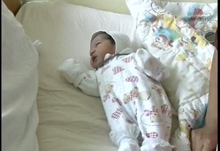 Момченце е първото бебе родено на Коледа в Ботевград Скрийншот