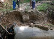 Снощната буря отнесе черен път в Рашково, две семейства останаха откъснати от селото