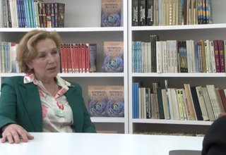 В инициативата Маратон на четенето в ботевградската библиотека гостува Дими Йорданова Командучи – психолог, който изследва човешкия глас Скрийншот