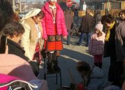 Фолклорни танци, духова музика и много настроение при изпълнението на обичая “Топене на пръстени“