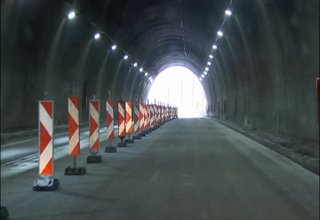 Днес в 15 часа бе пуснато движението през тунел Ечемишка Скрийншот