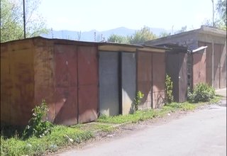 15 гаража в квартал Север са разбити през миналата нощ Скрийншот