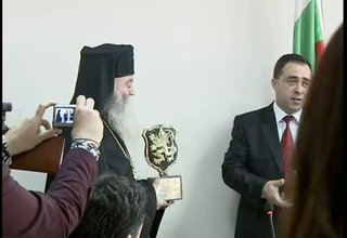 В областната управа бяха връчени награди на отличили се в областта на културата и обществения живот Скрийншот