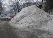 Борбата с падналия сняг продължава