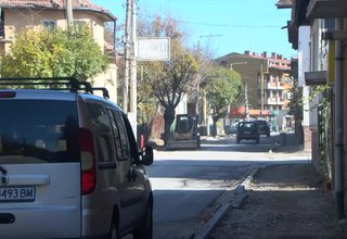 Забавяне на доставките на тротоарни павета е причината за забавяне на ремонта на улица Христо Ботев Скрийншот