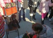Фолклорни танци, духова музика и много настроение при изпълнението на обичая “Топене на пръстени“