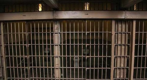Мъжът, откраднал детска инвалидна количка, остава в ареста