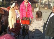 Фолклорни танци, духова музика и много настроение при изпълнението на обичая “Топене на пръстени“