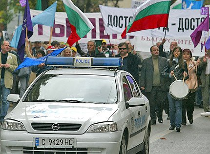 Столицата блокирана от 50 000 учители
