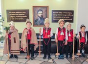 Коледари от ДГ „Славейче“ посетиха Община Ботевград