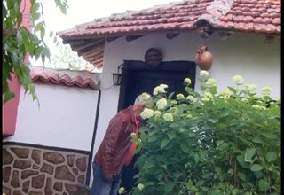 Димитър Попгеоргиев превърна наследствената си къща в Скравена в малък музей Скрийншот