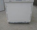 Продава се голяма съдомиялна за 12 комплекта MIELE перфектнас бял панел за частично вграждане, клас 