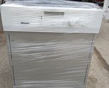 Продава се MIELE голяма съдомиялна за 12 комплекта, перфектна с бял панел за частично вграждане, кла
