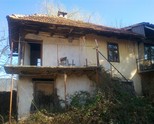 Продавам парцел и къща в село Разлив