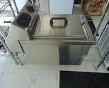 1. Професионален нов фритюрник на ток 8 литра. 5.25 kw.със кранче за източване на олиото,външни раз