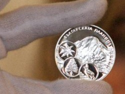 БНБ пуска в обръщение сребърна възпоменателна монета "Килимарство"