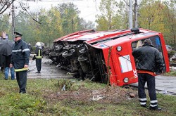 Трамвай се обърна, пътниците от друг бяха евакуирани заради обгазяване