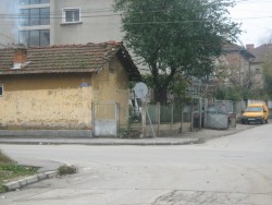 Отворено писмо до общината, полицията и медиите ще изпратят живеещите на ул. “Сан Стефано”. Хората са обезпокоени от зачестилите напоследък катастрофи в този район на града