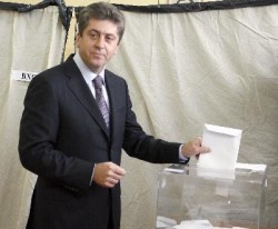 Първанов: Гласувам за силно местно самоуправление и регионална власт