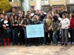 Дванайсетокласници от Ботевград и Правец стачкуват срещу матурите