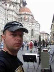 Художникът Бисер Лапев подреди изложба в градската галерия