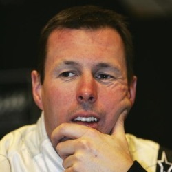 Колин Макрий загина при авиокатастрофа