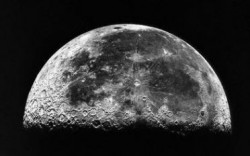 Представиха първата снимка на Луната, направена от "Чан-1"