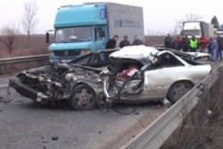 Аварирал камион причини смърт на пътя