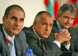 ГЕРБ широко протегна ръка към десните