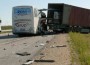 Автобус се вряза в аварирал ТИР, загина девойка