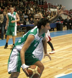 "Балкан" губи като гост от "Лукойл Академик" 96-75