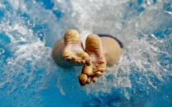 Испанец преплува три пъти Гибралтарския проток за един ден