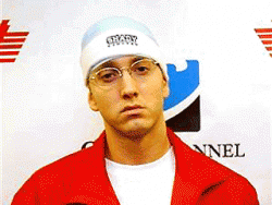 Еминем беше хоспитализиран с пневмония